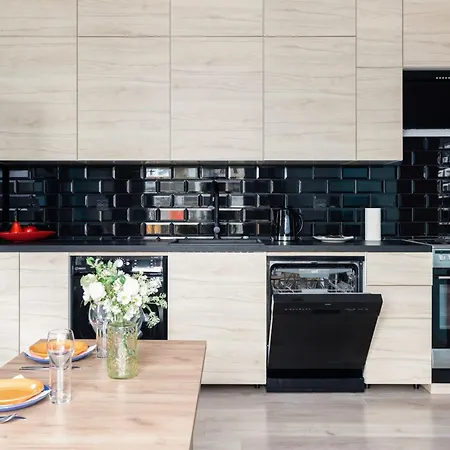 Modern With Balcony & Free Garage Poznan By Renters Apartament